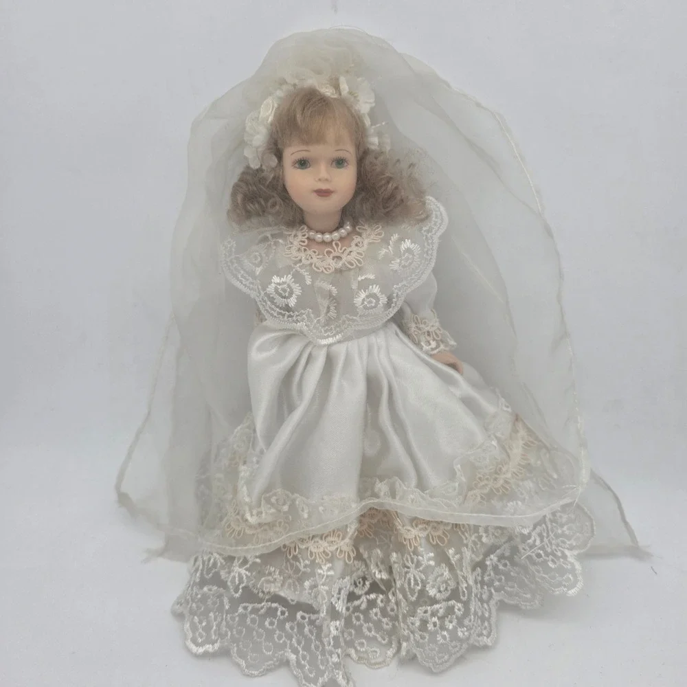 Porcelain Bride Doll 12 in‎ White Satin Lace Dress Vintage Collectible Wedding